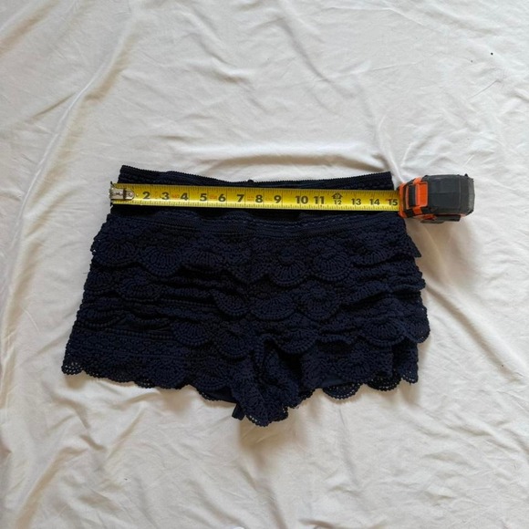 Crochet Ruffle Shorts - Picture 5 of 6